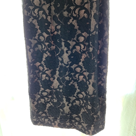 Stunning Lace Dress EUC - Picture 3 of 11